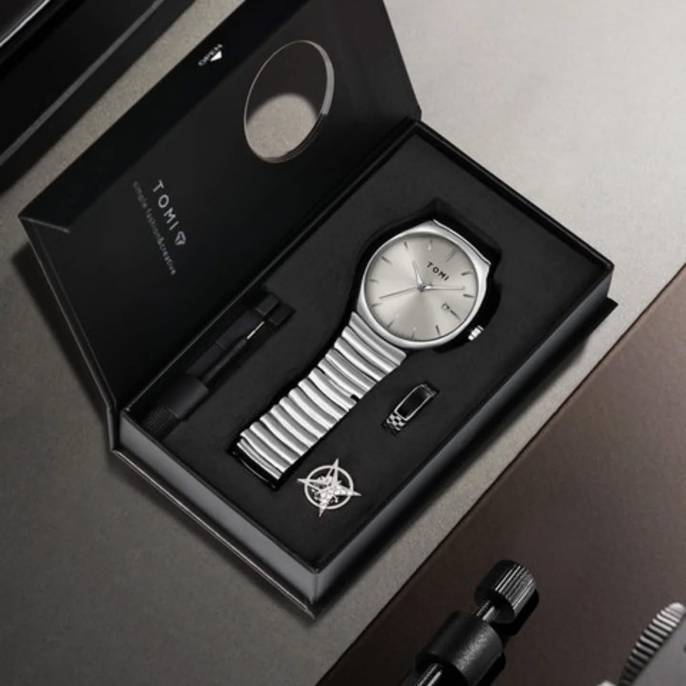 TOMI Men & Boys Luxury Watch Gift Set – Date Feature | PU Strap | Fancy Dress Accessories Included (Gift Box)