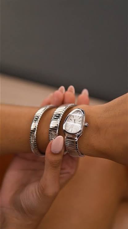 Snake Shape Girls Watch – Premium Fashion Design